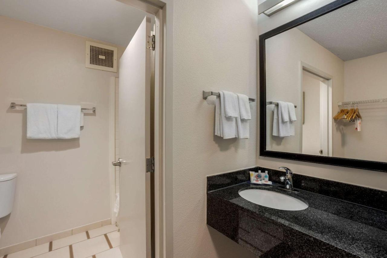 Comfort Inn & Suites Mt Laurel-Philadelphia Mount Laurel Exteriör bild